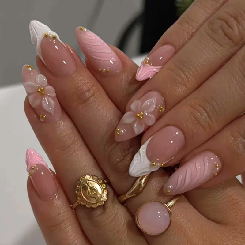 24 pièces – Faux ongles en forme d’amande prêts à poser, réutilisables, avec design floral rose doux, longue durée, décor coquillage et perles, capsules de faux ongles.